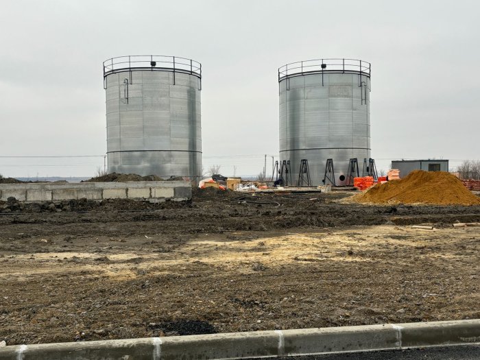 Монтаж резервуаров чистой воды, КНС и ВПНС на территории "Столыпинского индустриального парка" (2024 г.)